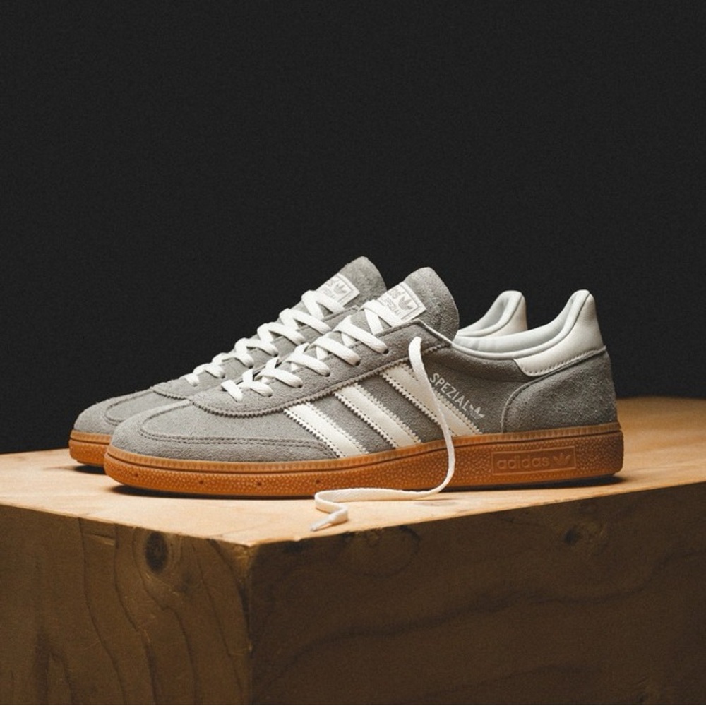 WOMEN'S ADIDAS ORIGINALS HANDBALL SPEZIAL Silver Pebble/Off White/Gum IG1966